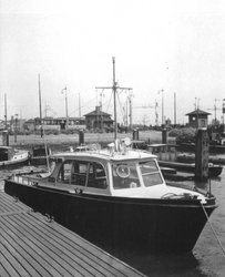 XII-78-00-05 De motorboot Politie IV van de rivierpolitie in de Parkhaven.