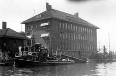 XII-78 Het bureau van de rivierpolitie aan de Parkkade / Parkhaven.