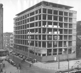 XIV-159-08-02 De bouw van de Bank voor Handel en Scheepvaart op de hoek Coolsingel - Aert van Nesstraat.