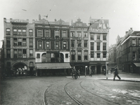 XIV-414-1,-2 De Geldersekade 26-30, vanaf 1928 het Beursplein 1-7.Van boven naar beneden afgebeeld:- 1- 2