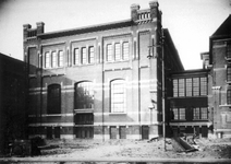 XV-230 Oude fabrieksgebouwen van de Electriciteitscentrale aan de Lloydstraat bij de Schiehaven.