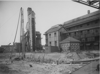 XV-99 De gasfabriek aan de Galileistraat / Keilehaven tijdens uitbreidingswerkzaamheden.
