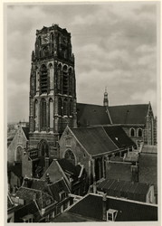 XVIII-36-1 De Sint-Laurenskerk aan het Grotekerkplein.