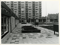XX-138 Het 1e Rotterdamse Medisch Kleuterdagverblijf 'De Kleine Plantage' aan de Robert Baeldestraat.