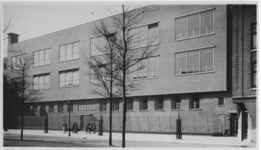 XXII-27 De school voor Openbaar L.O. aan de Korfmakersstraat.