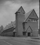 XXII-60 Openbare school voor G.L.O. aan de Rösener Manzstraat. Op de voorgrond de Van Duylstraat.