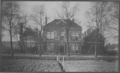 XXII-65 De openbare Lagere school aan de Schonebergerweg. De school is eind 1927 afgebroken en lag op de plaats waar nu ...