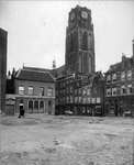 XXV-33 Open terrein ontstaan door sloop van panden gelegen tussen de Bagijnenhofstraat, de Bagijnenstraat (rechts), de ...