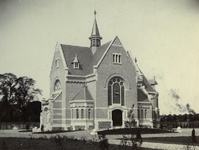 XXVII-5-01 Gezicht op de pas voltooide kapel van de begraafplaats Crooswijk.