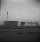1654 Fabrieksgebouw van Van Melle suikerwerkfabiek aan de Olympiaweg.