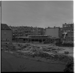 18026 Constructie van een gebouw op het terrein van het Bergwegziekenhuis, aan de zijde van de Bergselaan. De panden ...
