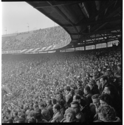 18745 Publiek in het Feyenoordstadion tijdens een voetbalwedstrijd.