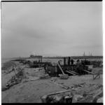 19298 Werkzaamheden voor de bouw van de Dintelhavenbrug over de Dintelhaven bij het Hartelkanaal in Europoort.