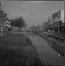 20898 De Westersingel kort voor de herinrichting met aan de rechterkant de Mauritsweg en het Rijnhotel. Opname richting ...