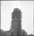 2162 Restauratie van de Grote of Sint-Laurenskerk, aan het Grotekerkplein, met de Sint-Larenstoren in de steigers.