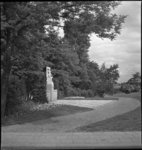 2206 Monument 1940-1945 ter nagedachtenis aan de bezetting en de bevrijding. Oorspronkelijk stond het aan de Bovenstraat.