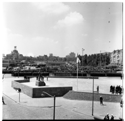 22183 Onthulling van het Mariniersmonument op het Oostplein, op de hoek van de Oostmolenwerf, door Z.K.H. Prins ...