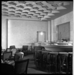 25 Interieur van Parkzicht in Het Park aan de Westzeedijk, in 1946 gerenoveerd door gemeentearchitect Leo Voskuyl. ...