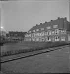 2807 De Prins Mauritssingel met zicht op woningen in de richting van de Rotterdamse Rijweg in Overschie. Links op de ...