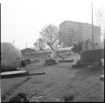 32769 De sloop van de Aeolusmast aan de Westzeedijk. De Aeolusmast was oorspronkelijk geplaatst voor de tentoonstelling E'55.