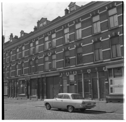 36147 Woningen in de Prins Alexanderstraat, ter hoogte van nummer 29, gelegen tussen de Prins Hendrikkade en het Prins ...