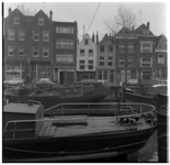 37603 Panden aan de oostzijde van de Voorhaven, gelegen tussen de Piet Heynstraat en het Tussenwater. In de haven ...