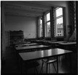 39412 Een klaslokaal in de Nijverheidsschool voor Meisjes aan de Catharina Beermansstraat.