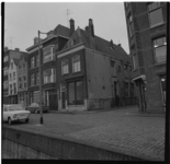 39486 Zicht op de woningen aan het Tussenwater vanaf de Voorhaven westzijde (ter hoogte van huisnummers 42 en 46).