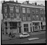 39569 Hoekpand met café-restaurant 'Jonkerfrans' aan het Noordplein, links de Rembrandtstraat. De woning behorende bij ...