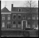 39896 De Voorhaven ter hoogte van de 2e Schansstraat, met in het midden op nummer 59 het voormalige weeshuis van de ...