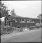 4066 Een oude treinwagon in gebruik als noodwoning aan de Charloisse Lagedijk.