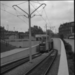 43091 Zicht op de tramtunnel aan de Hillevliet, waar net tram 2 richting Charlois naar boven komt. Op de achtergrond de ...