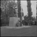 5182 Onthulling van het monument en kranslegging bij Erekerkhof Nederlandse Militairen tijdens de dodenherdenking op de ...