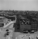 5216 Overzicht vanaf het Groothandelsgebouw aan het Stationsplein op het Oude Westen, met links het Bouwcentrum aan de ...