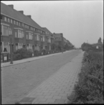 5789 Zicht op woningen aan de Oude Raadhuislaan in de richting van de Van den Hoonaardsingel.