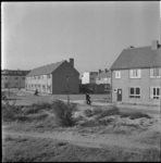 5900 Zicht op woningen in de Van Warwyckstraat, met in het midden de Brunelstraat. Op de achtergrond links woningen aan ...