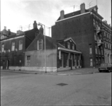 60824 Zicht op de oude bebouwing van het vroegere dorp Katendrecht aan de Rechthuislaan, met links de Katendrechtsestraat.