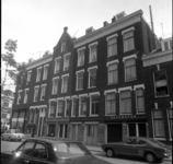 60892 Zicht op woningen in de Rechthuisstraat op Katendrecht, ter hoogte van huisnummers 2-10, met rechts de Chinese ...