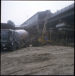 68570 Voorbereidende werkzaamheden voor het storten van beton bij werkzaamheden voor de metro bij Station Blaak.