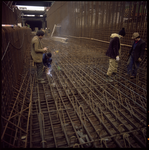 70112 Het maken van betonvlechtwerk voor de bouw van het metrostation Blaak.