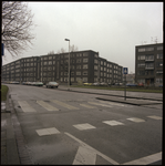 76619 Zicht in de Stadhoudersweg, met aan de rechterkant woningen, ter hoogte van de Van Houtenstraat.
