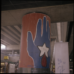 76927 Zicht op een van de pilaren van het metrostation Zuidplein, beschilderd door Chileense kunstenaars. Er zijn ...