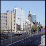 95387 De Schiekade, met in het midden de Hofpleinrotonde. Links de kantoorflat van Aegon Verzekeringen, in het ...