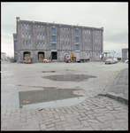 98465 Zicht op het gebouw van het Vrij-Entrepot aan de Stieltjesstraat in de buurt van de Entrepothaven.