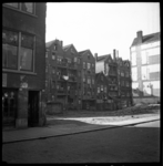 AO-151 Zicht vanuit Rubroekstraat op woningen aan de Hendrikstraat in het midden en op de achterzijde van de woningen ...