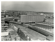 1967-629 Overzicht vanaf het Shell kantoor aan het Hofplein van de Heer Bokelweg met het kantoorpand van H.P. Voormolen ...