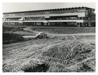 1967-840 Overzicht van het nieuw gebouwde metrostation Zuidplein en omgeving, waar nog werkzaamheden plaatsvinden Uit ...