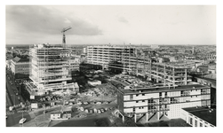 1967-977 Overzicht vanaf het Shell kantoorgebouw aan het Hofplein van de Heer Bokelweg met werkzaamheden voor de bouw ...