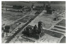 1968-1465 Luchtopname van het gebombardeerde stadscentrum van Rotterdam, met op de voorgrond de nog beschadigde ...