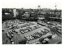 1968-2474 Overzicht vanaf het dak van warenhuis De Bijenkorf aan de Coolsingel van de omgeving van de Van ...